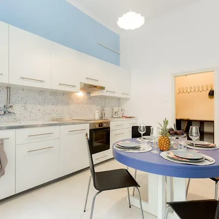 Unique Riverside Apartman *